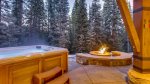 Breck`s Rocky Mountain Lodge - Hot tub on firepit on back patio
